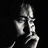 Черно - бяла портретна фотография на момиче