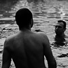 Черно - бяла портретна фотография на мъже